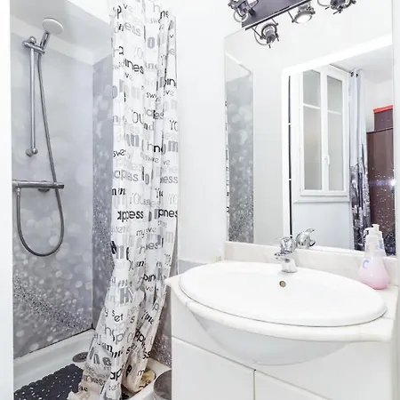 Charming T2 With Comfort In